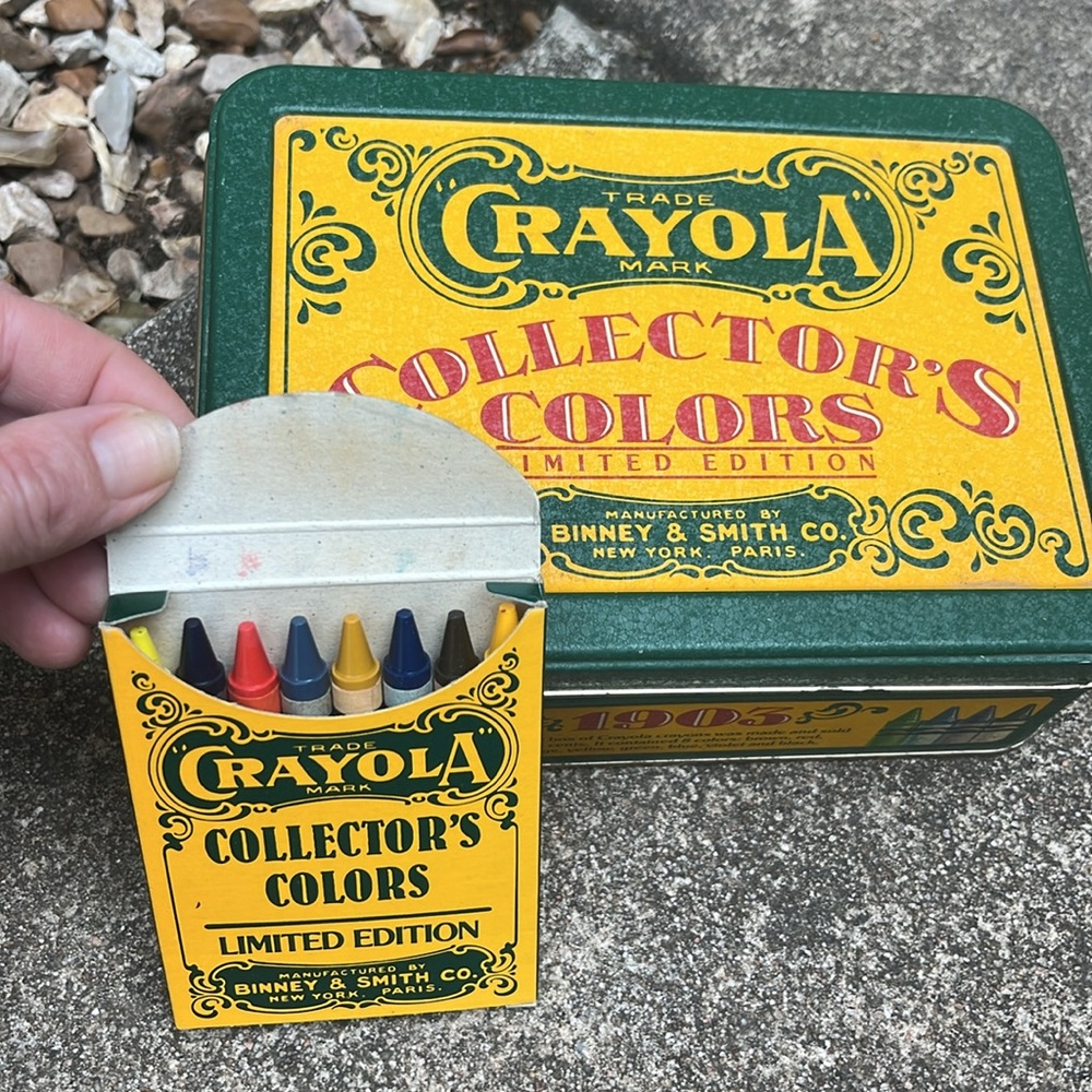 Vintage 1990 Crayola Collector’s Colors Limited Edition Tin with No 8 Crayons